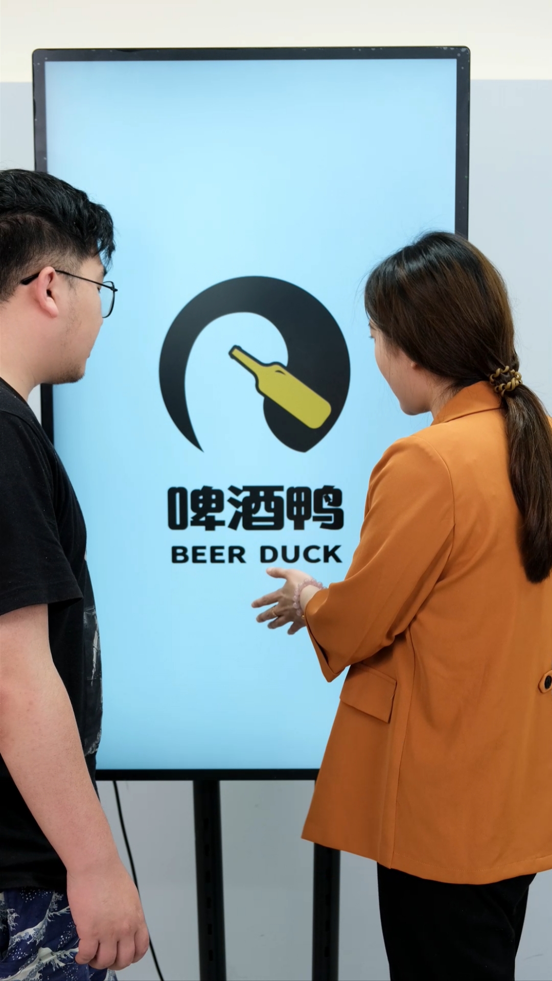 啤酒鸭的logo,你们最后找到鸭子吗?#logo设计#创意#