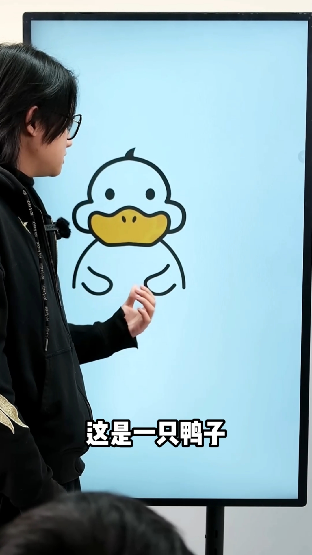 快来说一说!你们更欣赏哪一只小黄鸭的设计呢!#logo设计#