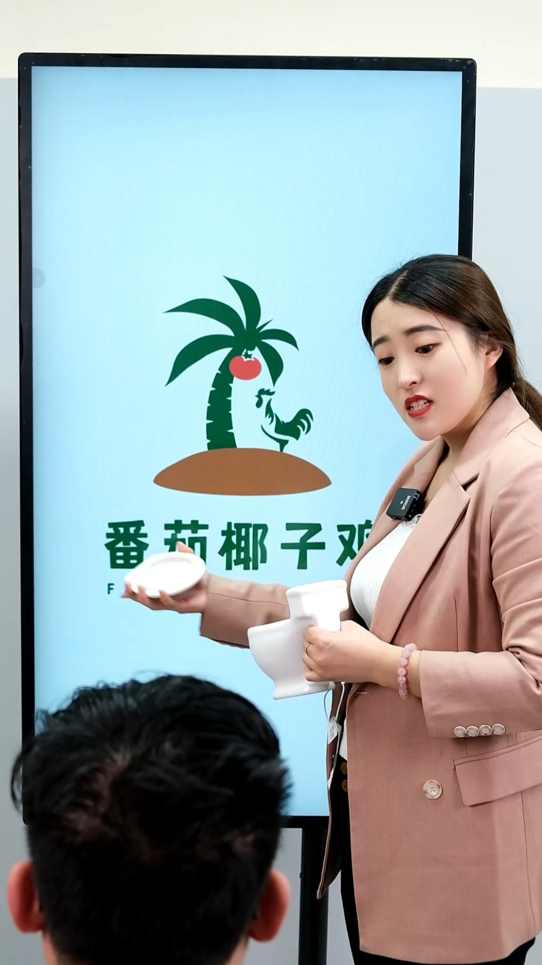 你们觉得这款番茄椰子鸡LOGO设计改完后如何?#logo设计