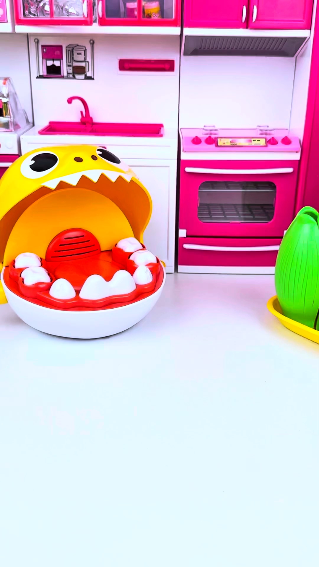 碰碰狐和鲨鱼宝宝的美味午餐时间#萌娃玩具#