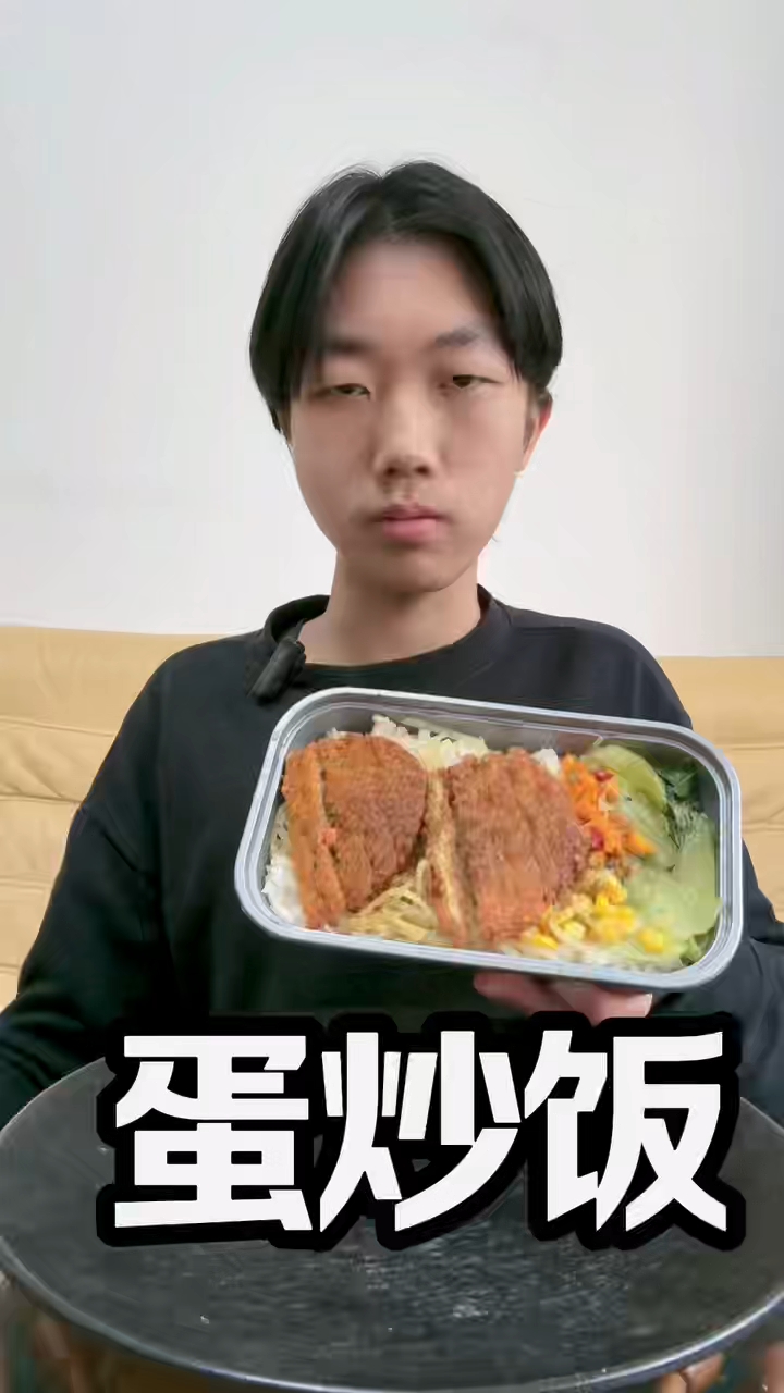 粉丝点餐：蛋炒饭+烤肠