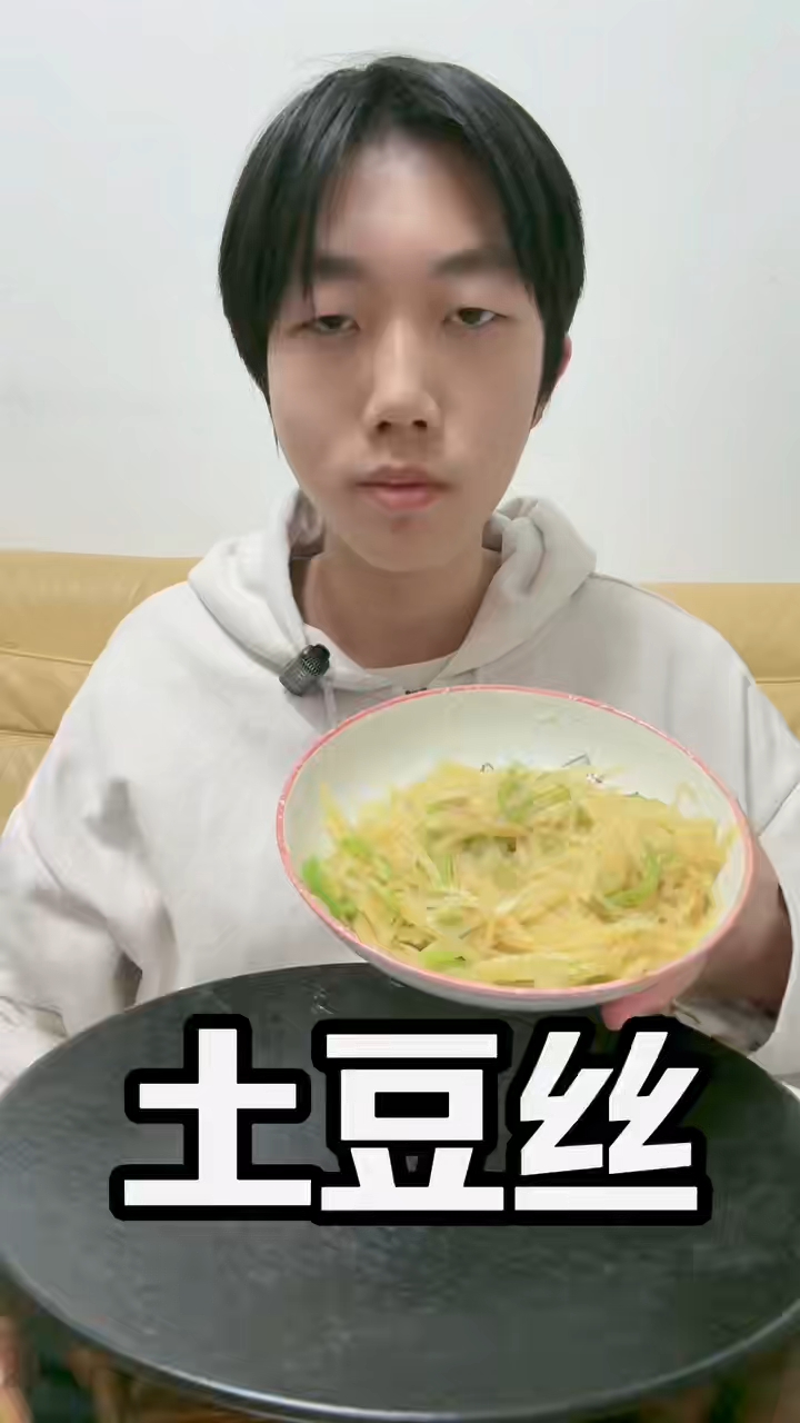 粉丝点餐:土豆丝+蒜苗鱿鱼