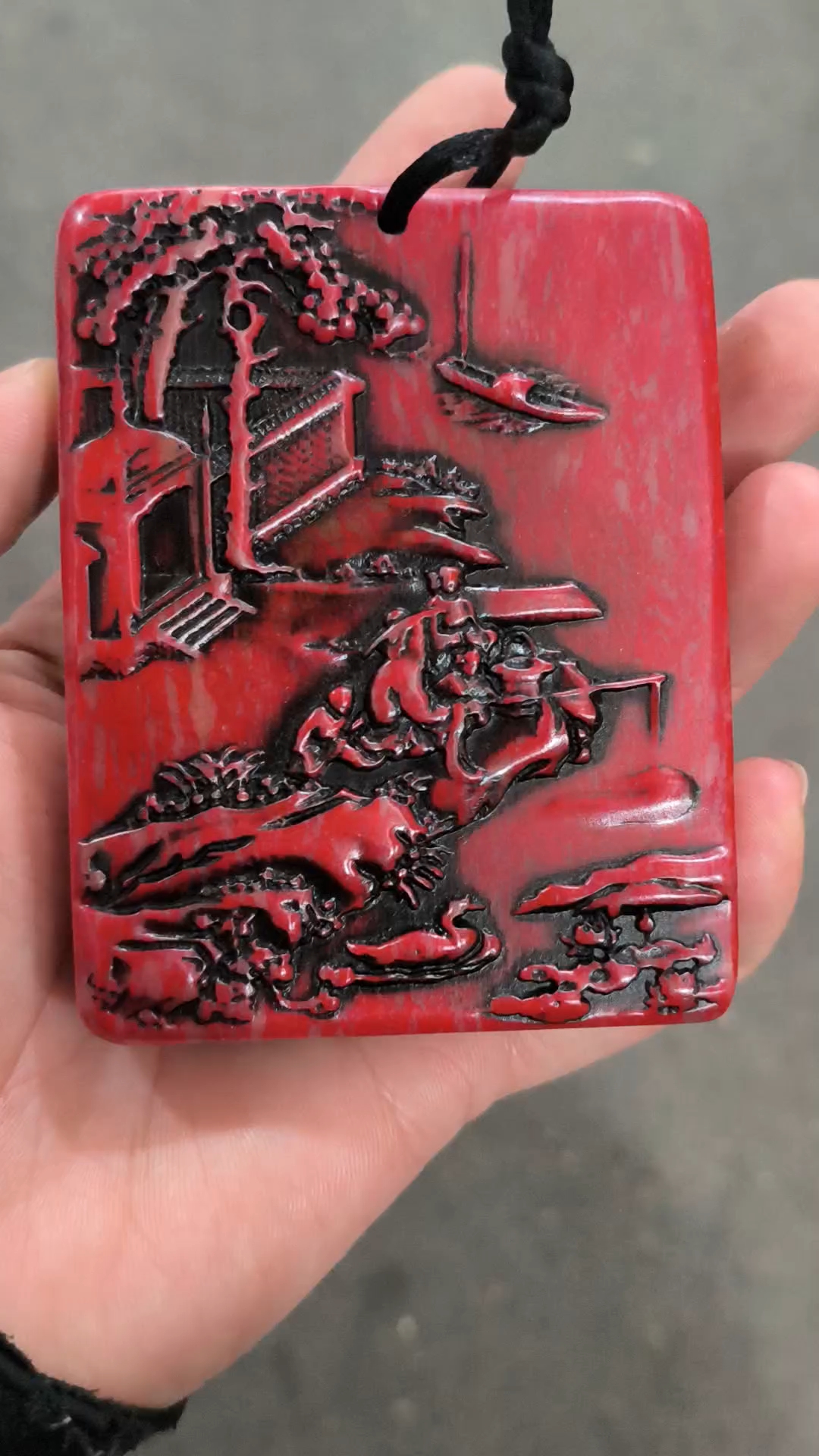 小伙子带来的鸡血石的印章