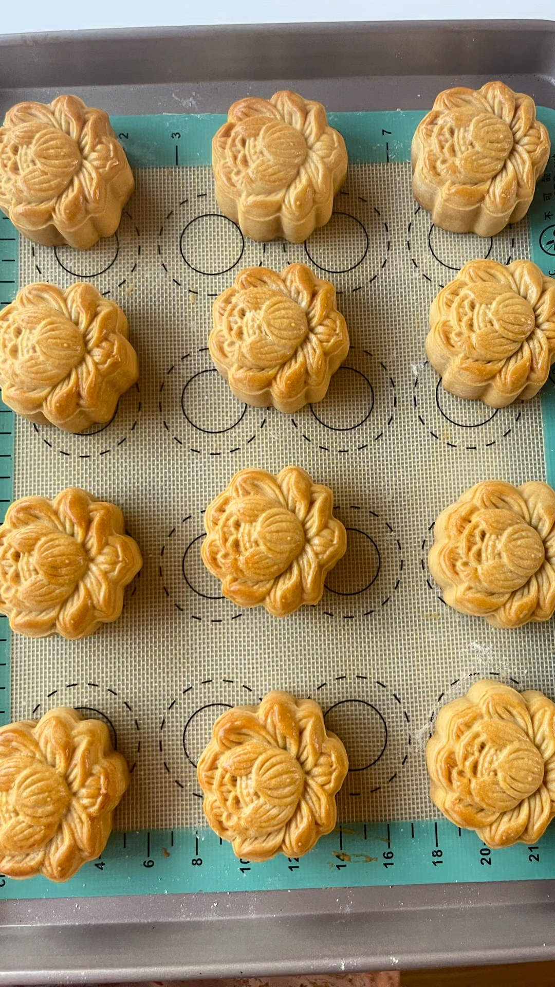 咸口月饼一定要试试咸蛋黄肉松馅!