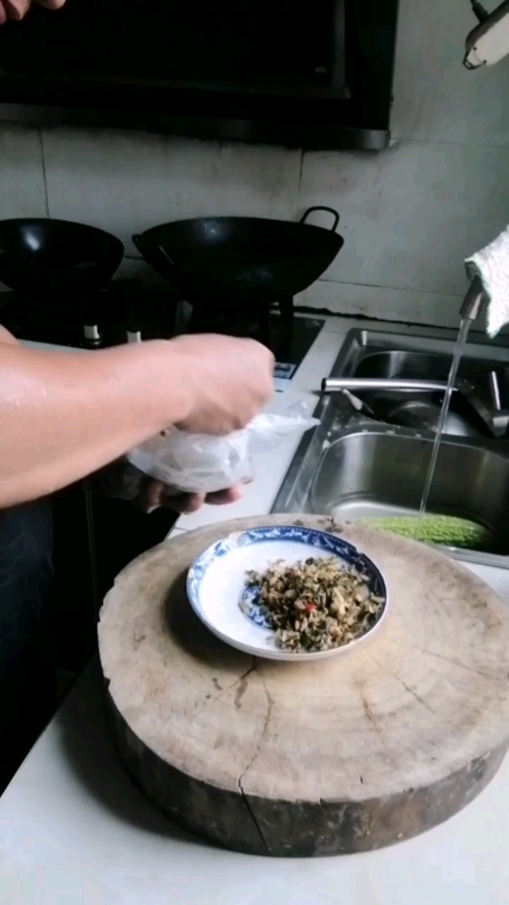 每天一道家常菜第六集下饭菜雪菜苦瓜辣椒炒蛋