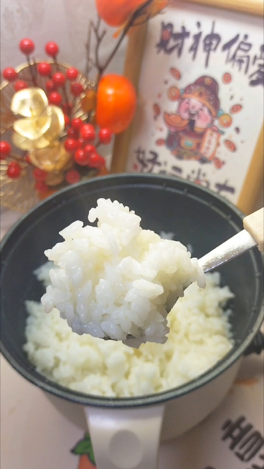 挑战用宿舍小锅蒸米饭,今天水放的有点多了,下次改进