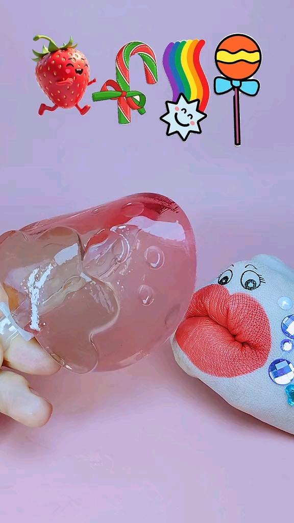 趣味美食,自制软糯香甜的草莓派和彩虹果冻