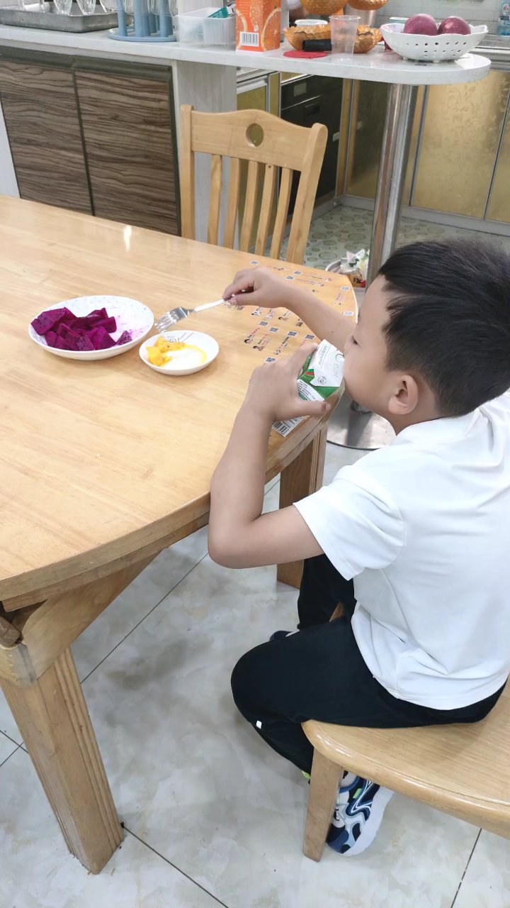 小雨的早餐:火龙果芒果奶昔