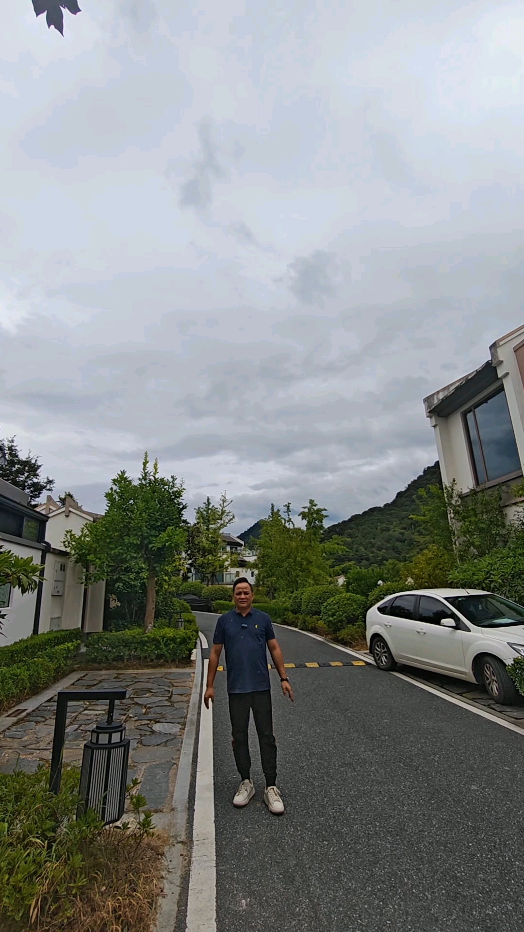 杭州青山湖江南徽派系,绿城物业。环境优雅,视野开阔。