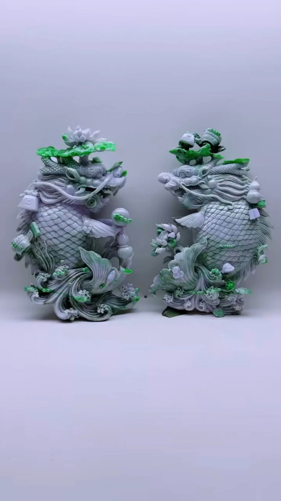 翡翠凝浪,龙鱼腾跃,莲荷生韵,吉意天成。