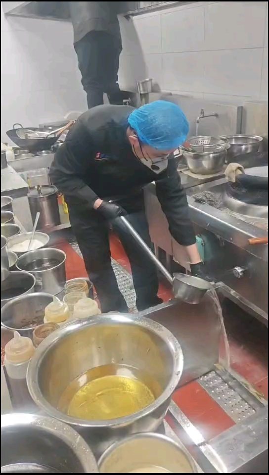 聚缘鲁菜馆,好的环境,好的心情,才能做出让食客满意的菜品