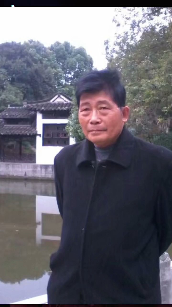 **上班不丢人，没钱才尴尬**