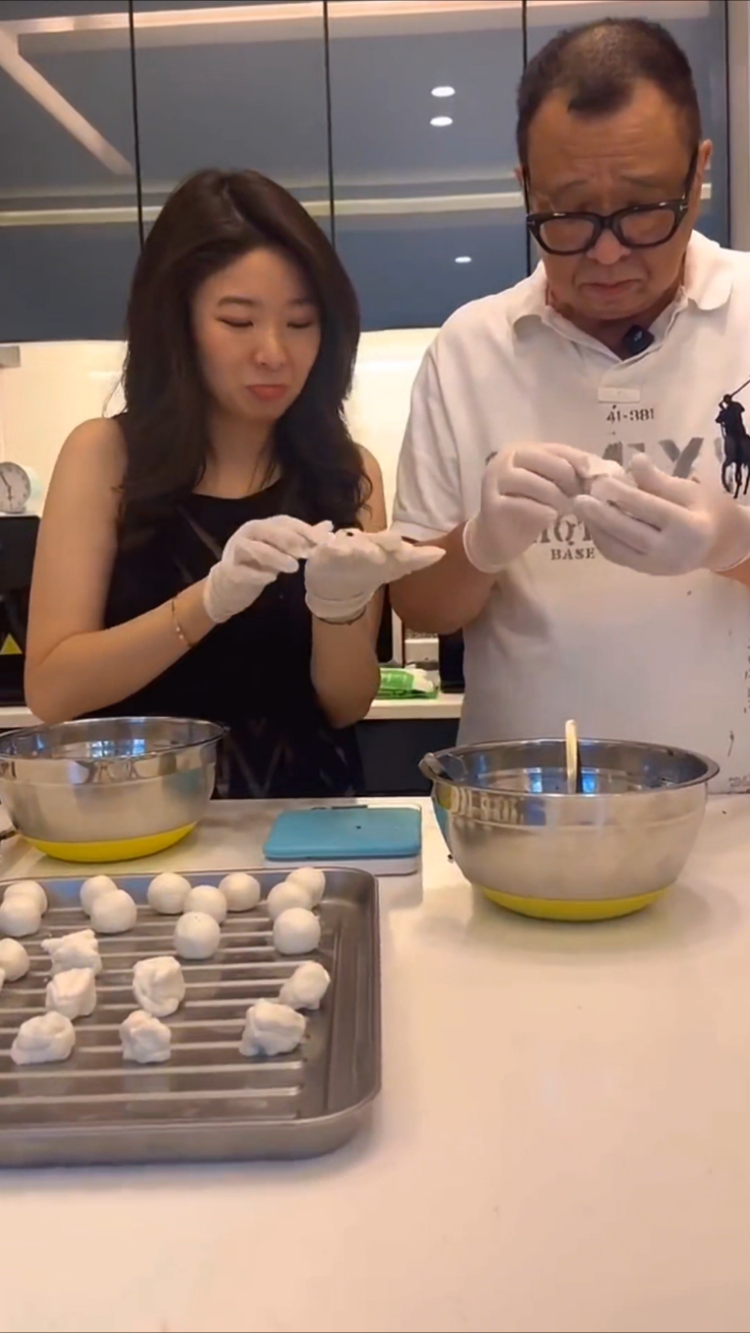 真不敢相信，许绍雄去世了，国庆节还和女儿一起包汤圆