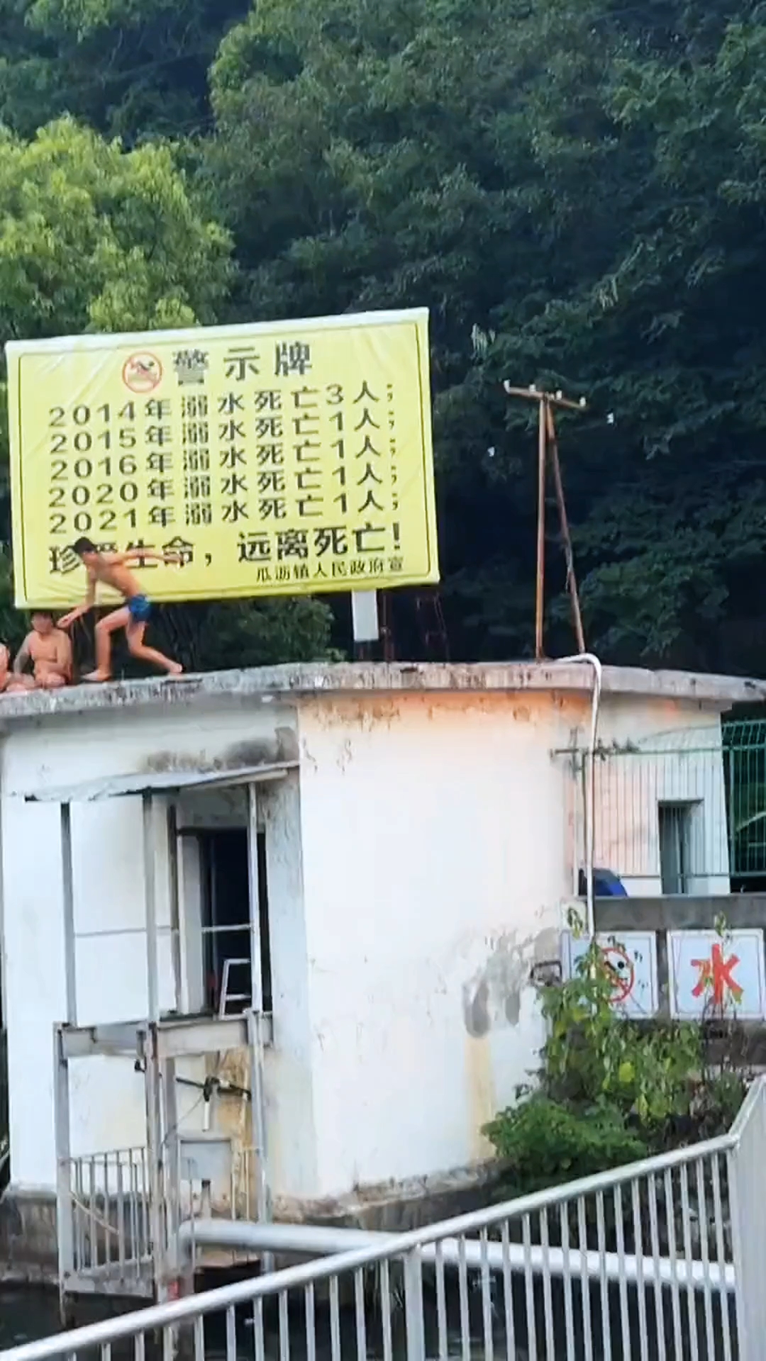 禁止钓鱼的地方，鱼才是最多的！