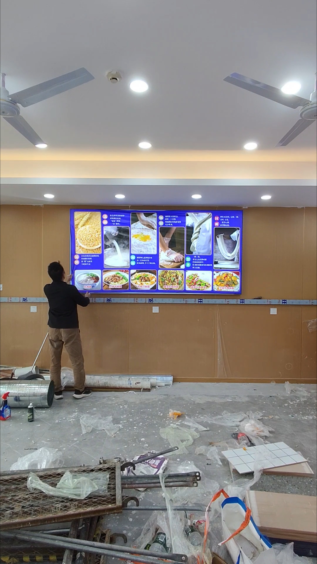 餐饮店铺装修马上要完工了,今天分享安装门头和卡布灯箱的过程。