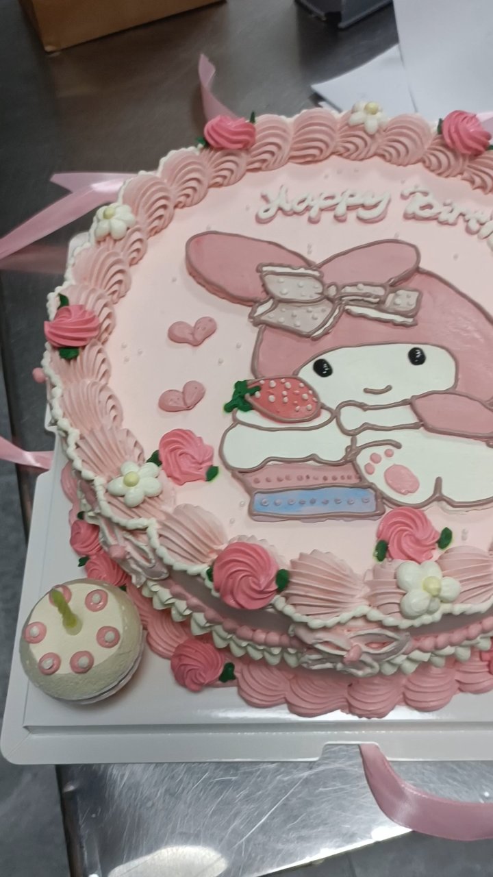 小伊做蛋糕,手绘美乐蒂蛋糕,二次元糯米纸蛋糕,心形蛋糕