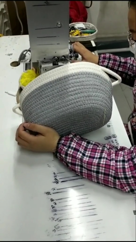 棉绳收纳篮怎么用曲线缝纫机制作的?青岛亿通美工艺品