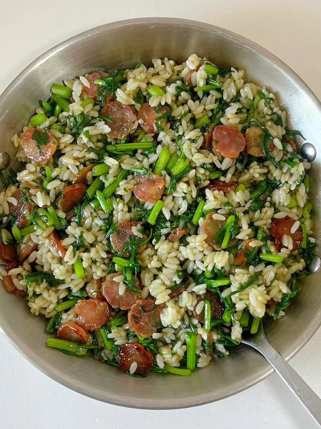 腊肠茼蒿炒饭，好吃看得见！