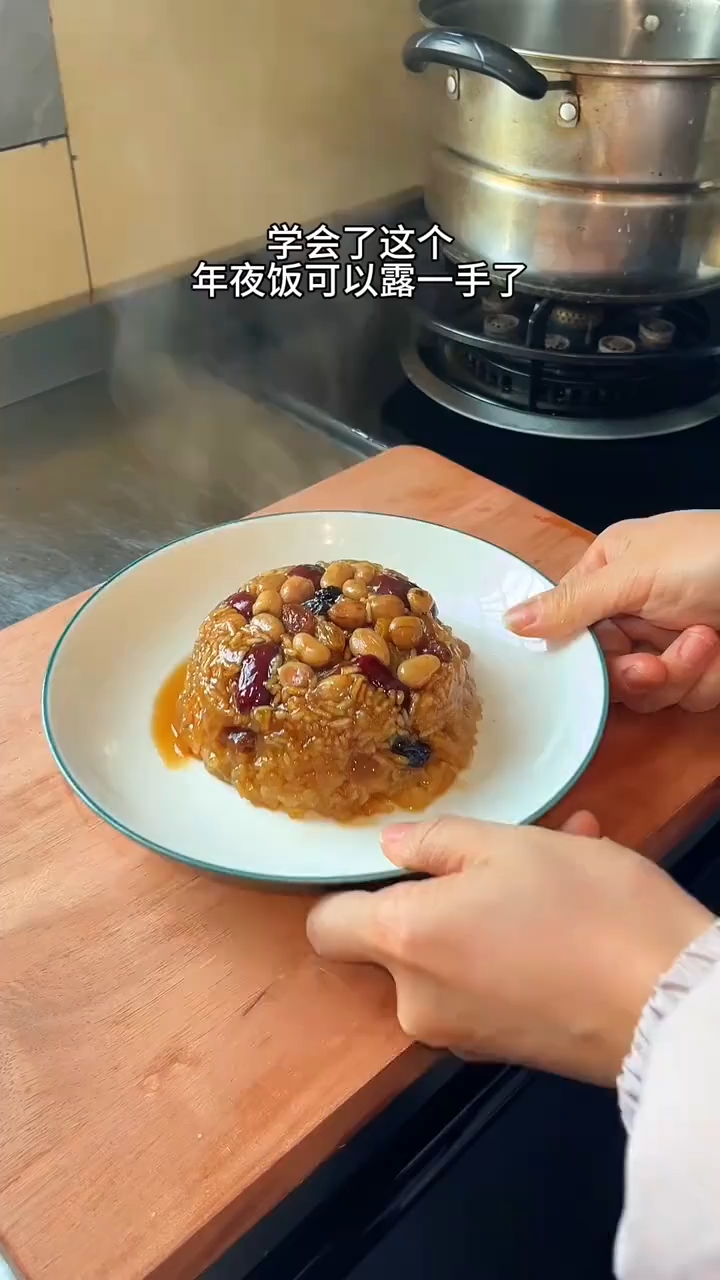 年夜饭餐桌上八宝饭必须安排上,做法简单,老人小孩都喜欢吃!