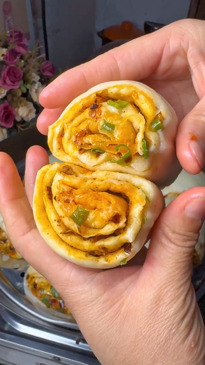 手工辣椒花卷详细教程来了!面食分享