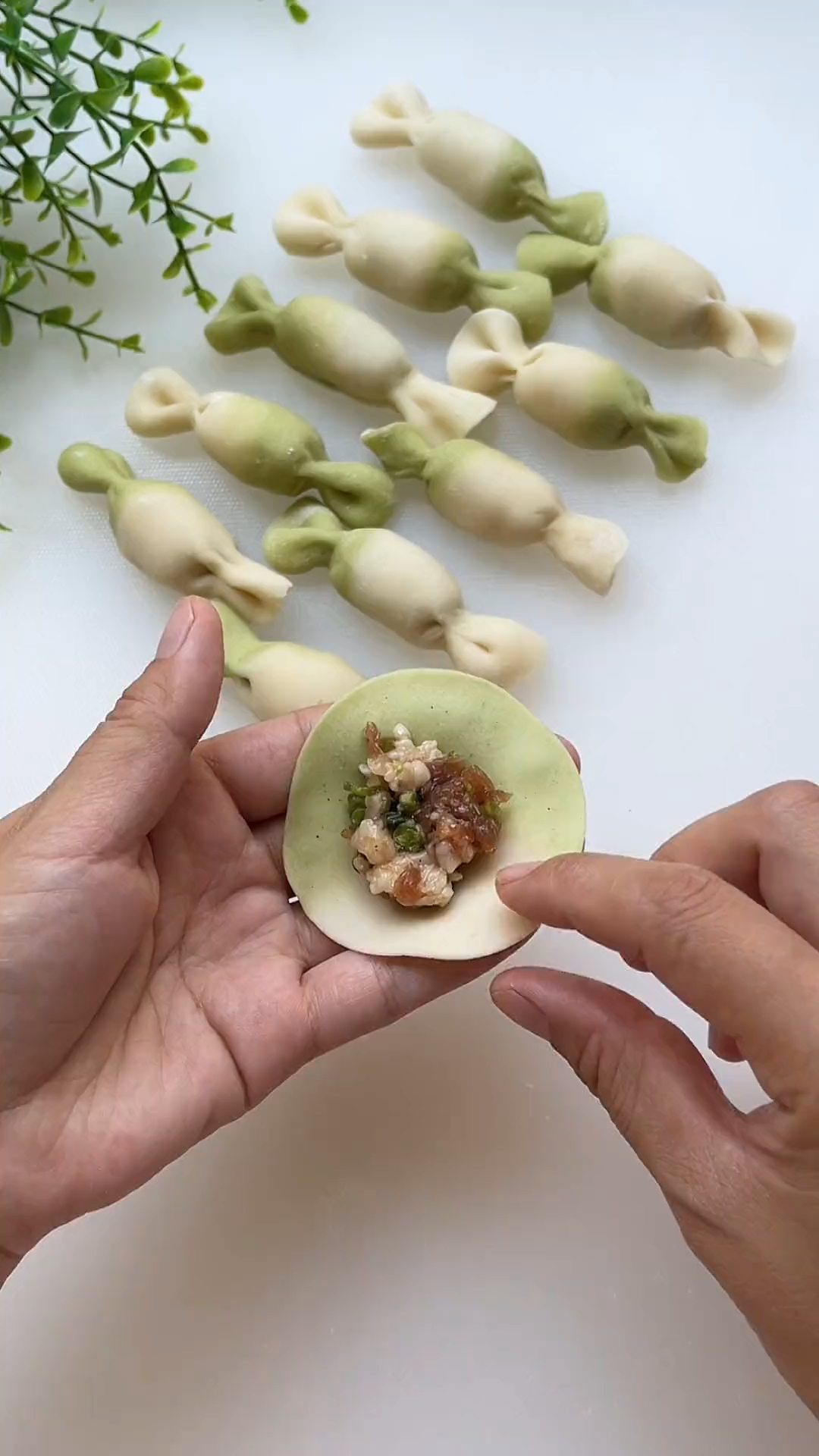 花边饺子包法教程来了,简单易学一看就会,好看又好吃,学会了吗