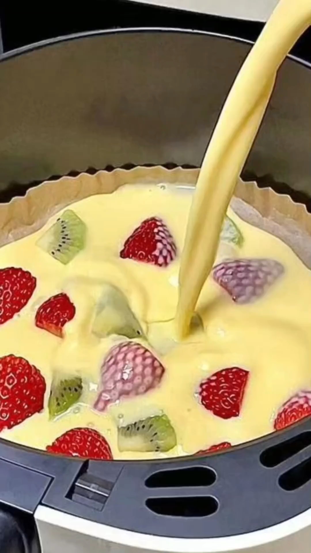 有空气炸锅就能做八道花样水果蛋糕,新手看一次就会做!