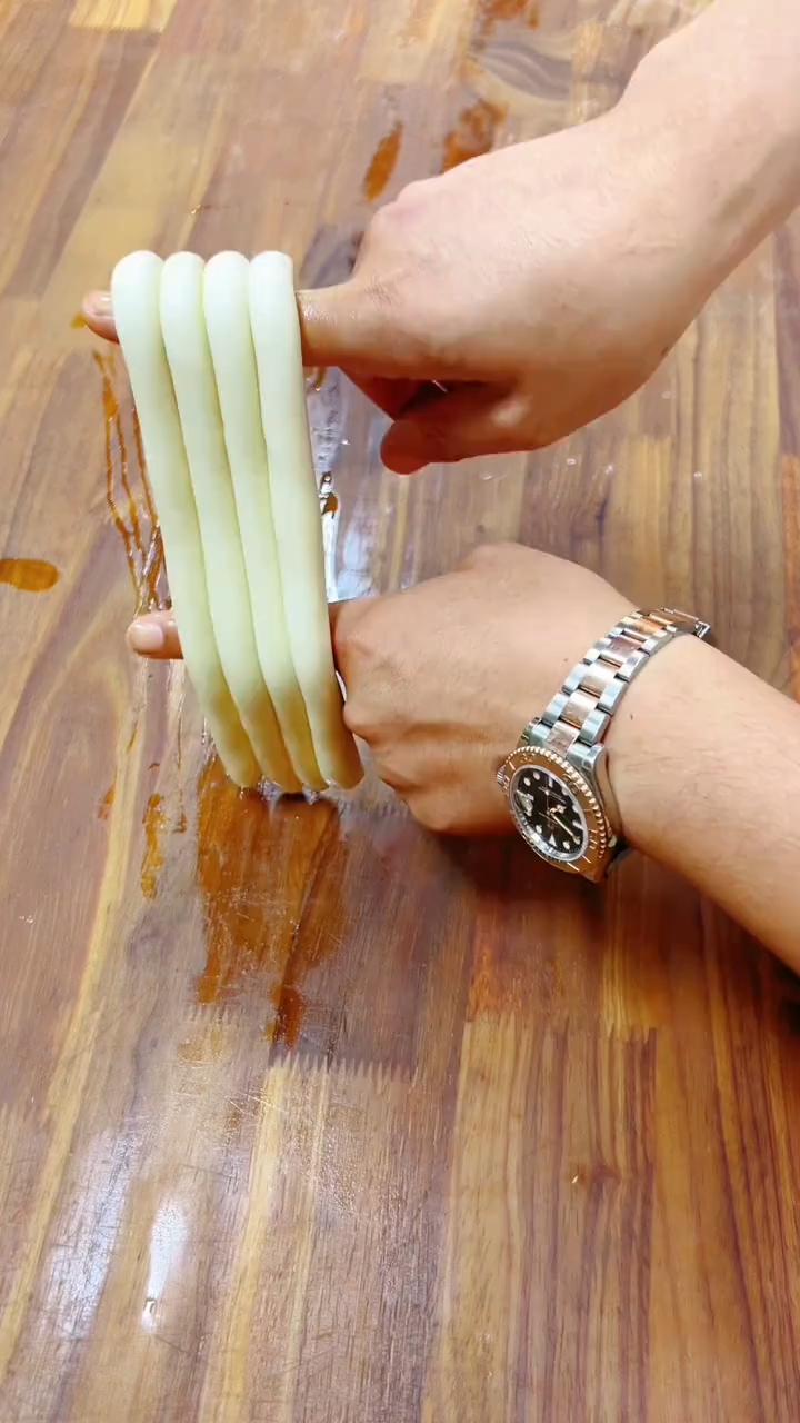 奶香小花卷这样做好看又好吃！