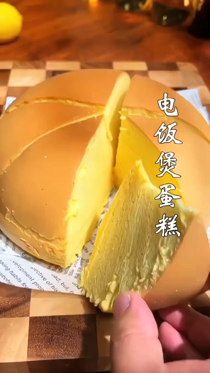 想吃蛋糕自己在家就能做,蓬松香甜又好吃# 在家做蛋糕