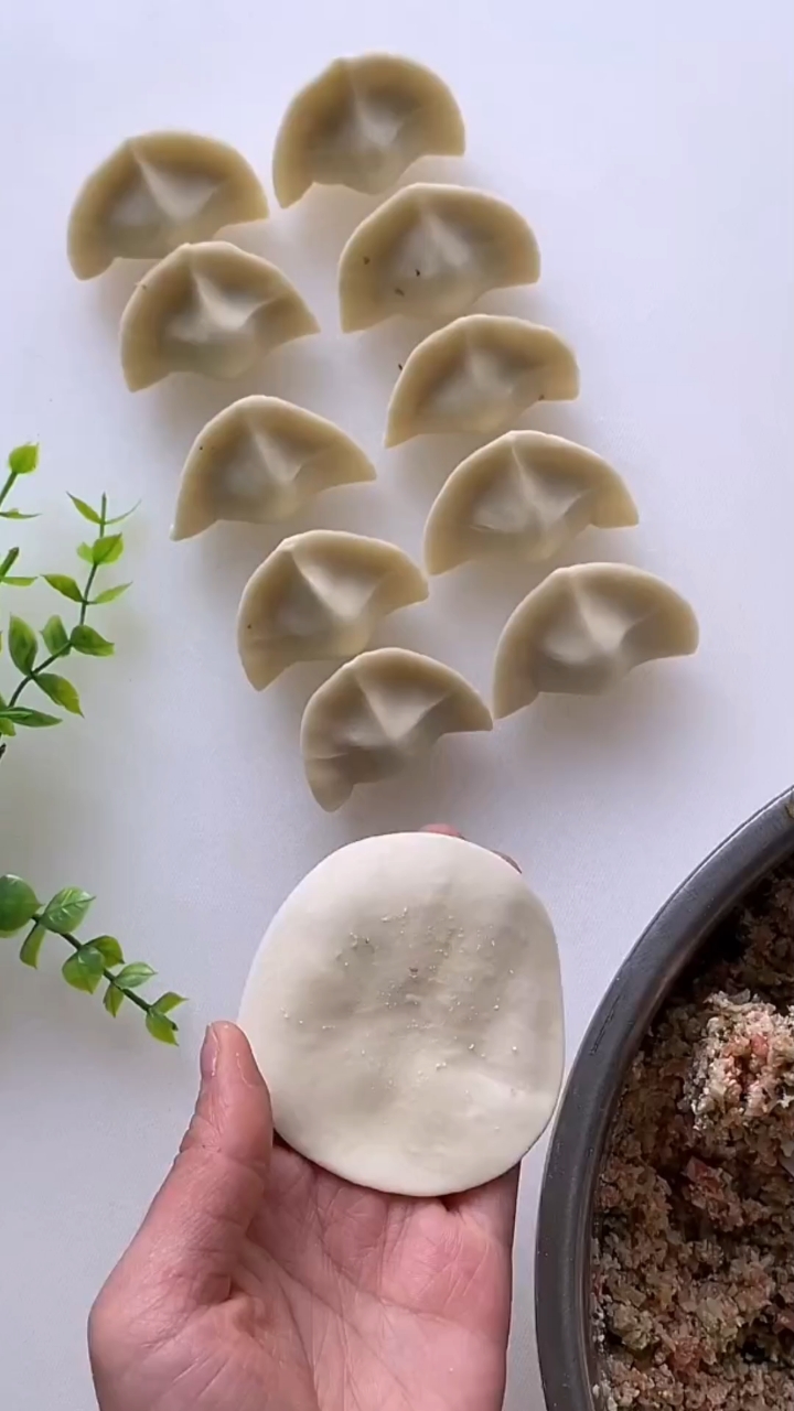 大肚饺子慢动作手法教程来了,一挤一捏饺子就包好了!