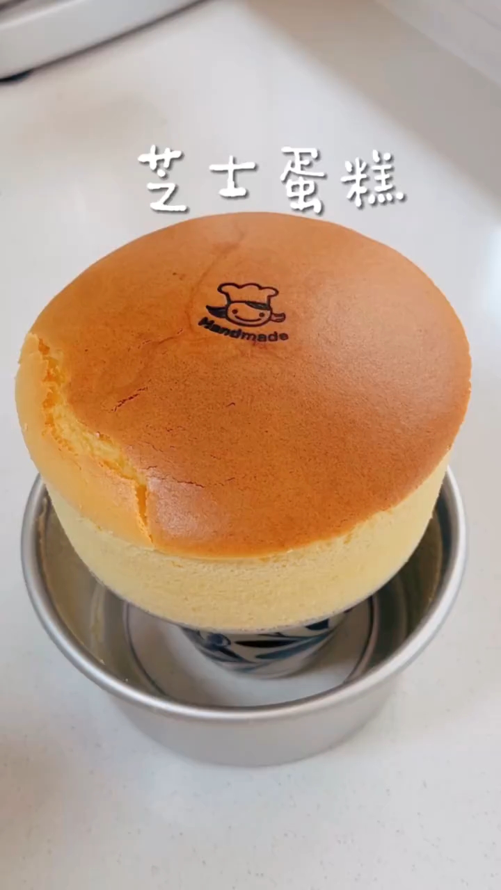 巨柔软的芝士蛋糕详细教程！巨柔软又好吃！有喜欢的收藏试试吧