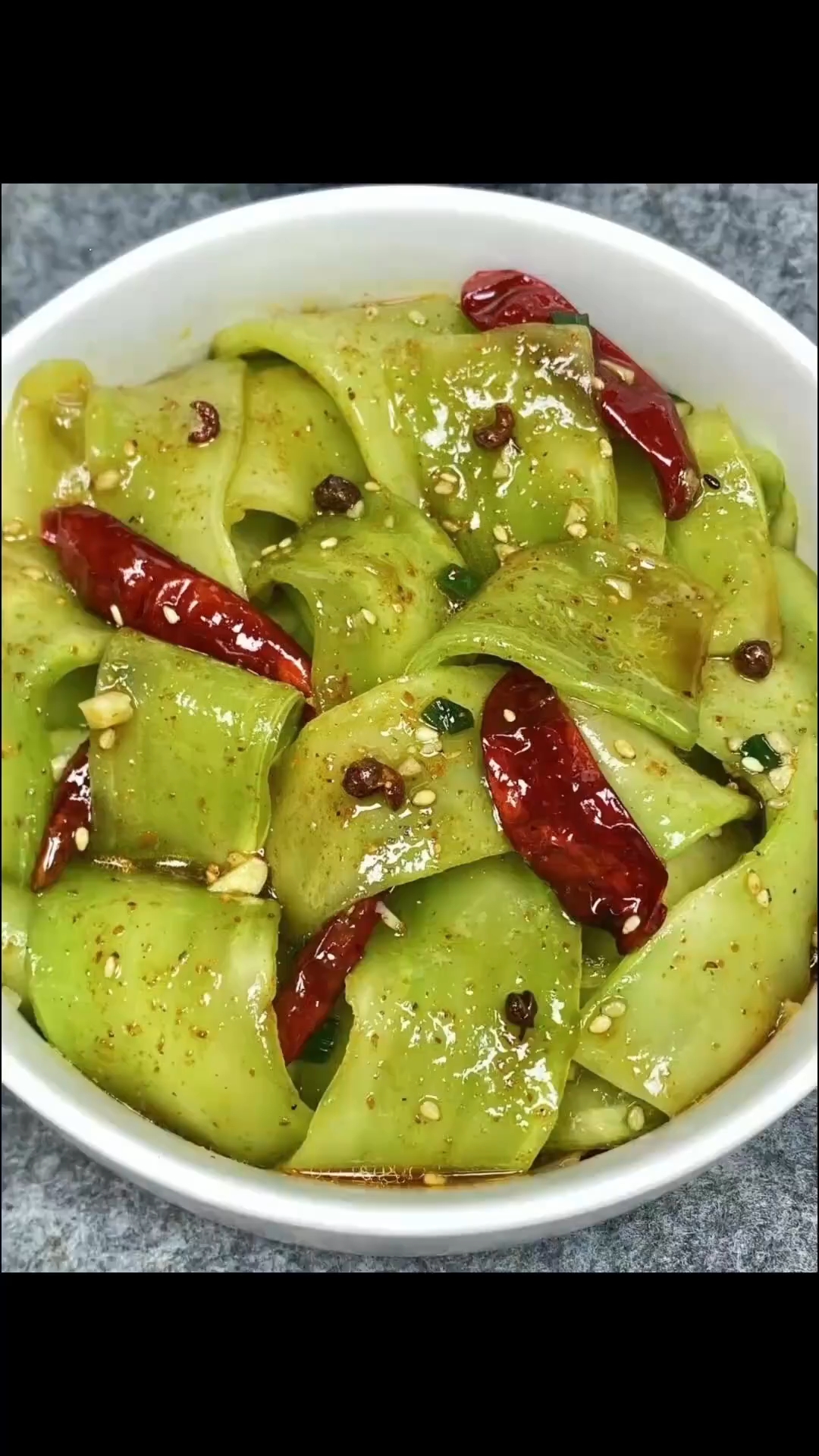 过年餐桌上必备的十道小凉菜做法！