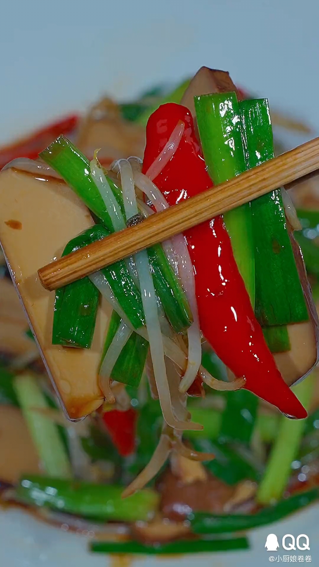 鸡蛋干炒韭菜(辣)