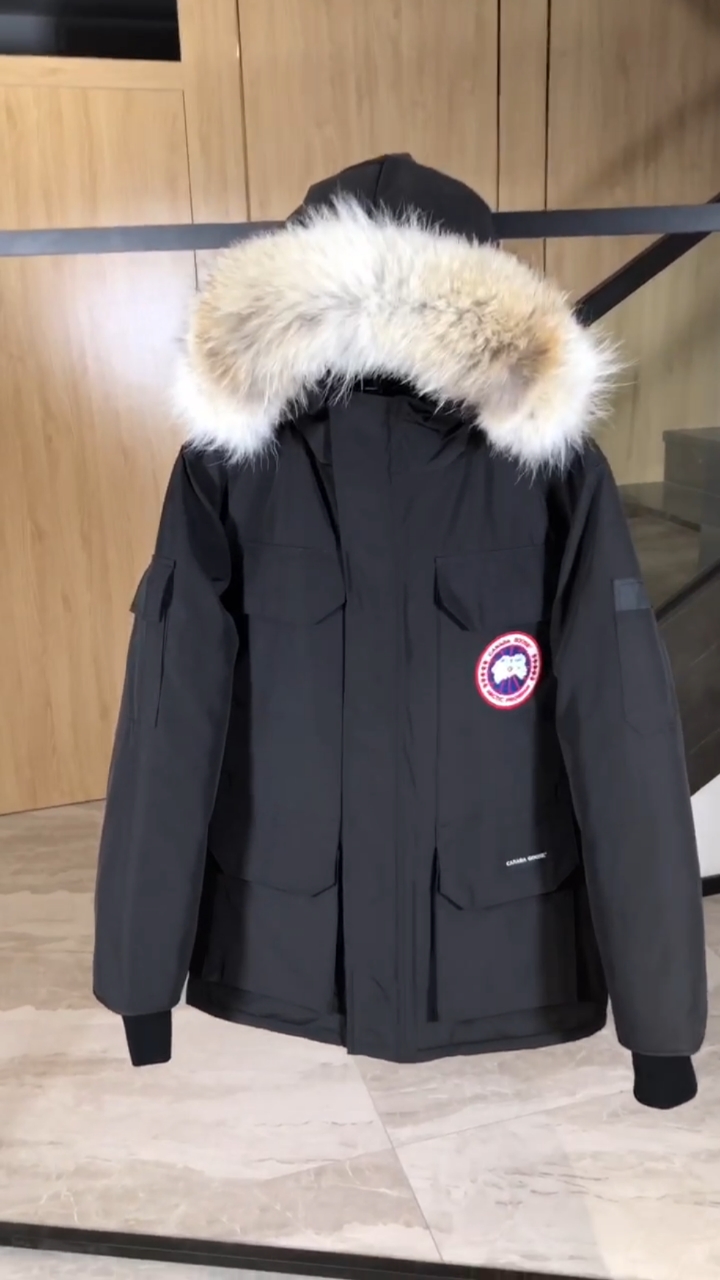 大鹅羽绒服,版型简约干净搭配简单有格调