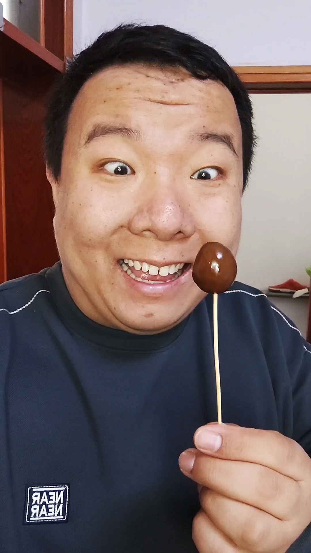 钵钵鸡钵啊钵钵鸡一元一个小卤蛋真香啊