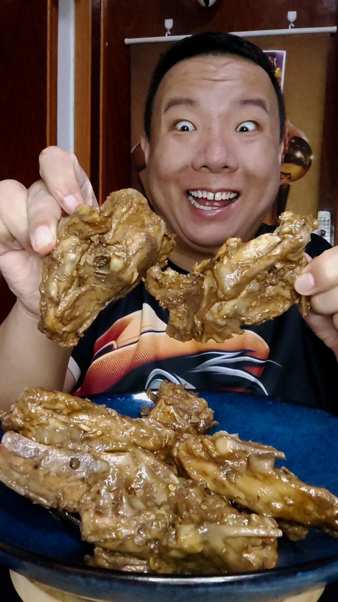 秘制麻辣小鸡架吃上一吃,妈呀太香了!