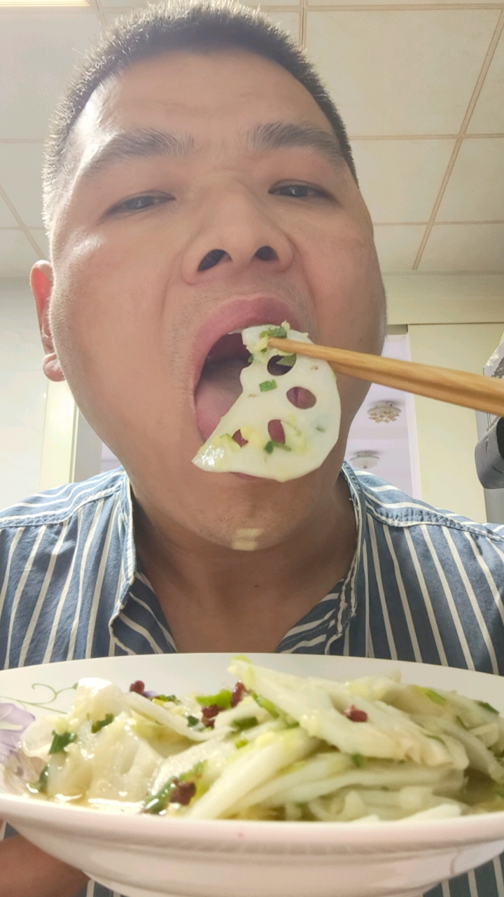 炝莲白+绿辣子夹馍