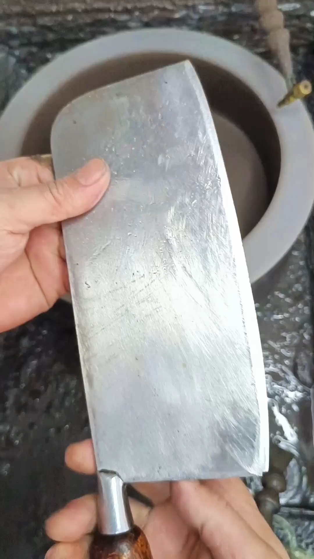 磨菜刀用电动磨刀机器行不行?