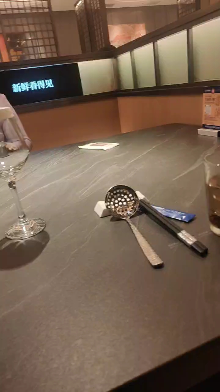 又到了武汉，又是吃海鲜，拍给女儿看一看，她却没有任何的反应。