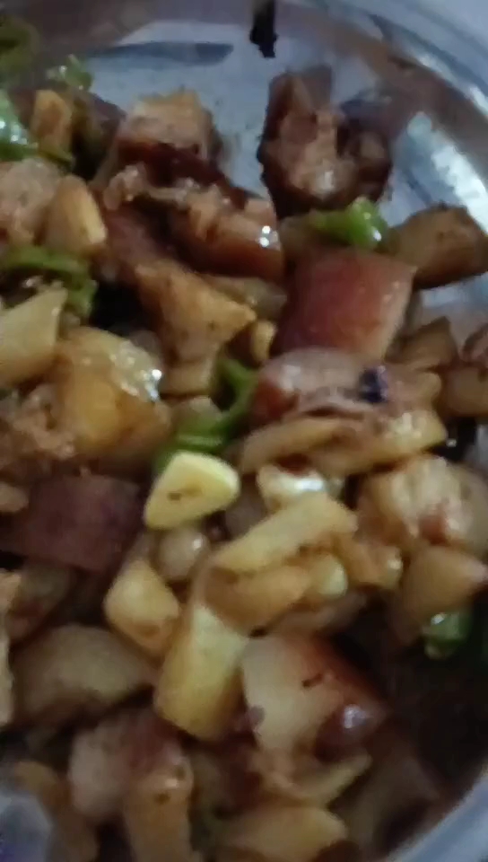 非常好吃的茄子炒辣椒卤肉