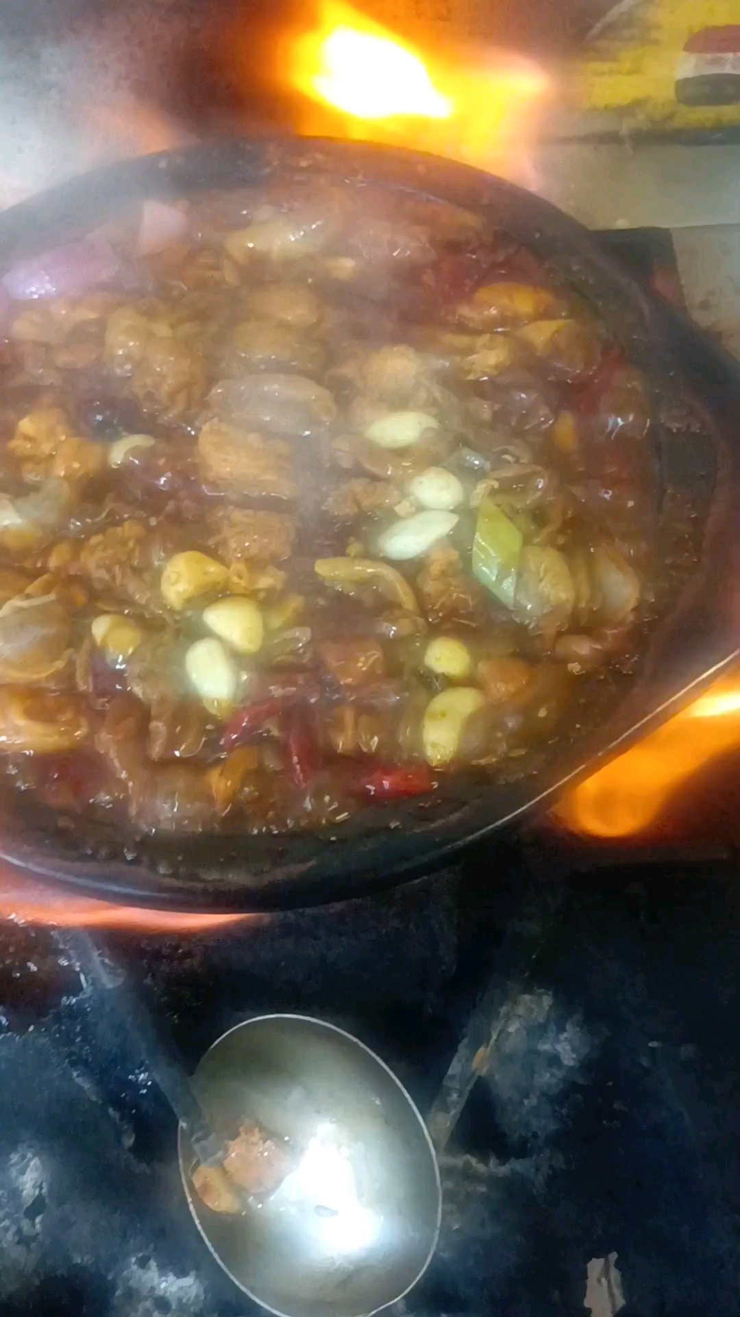 砂锅鱼杂抢都抢不到,啫啫菜广东烹饪技法