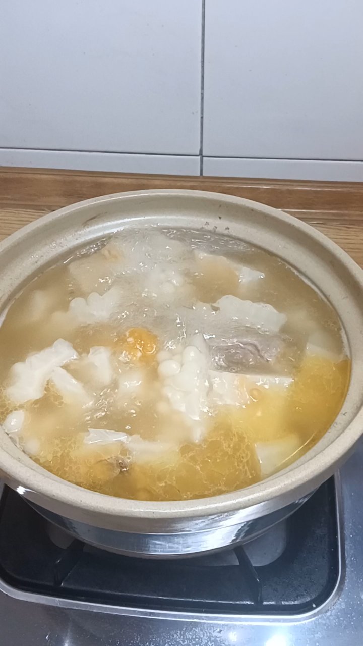台湾凤梨苦瓜煲鸡
