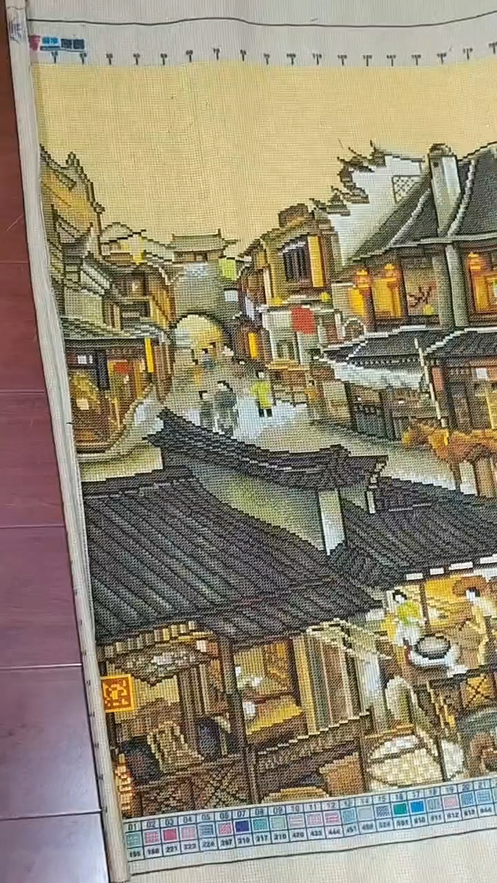 纯手工绣制出来的十字绣,长4米39,宽89,绣工精致,图案清