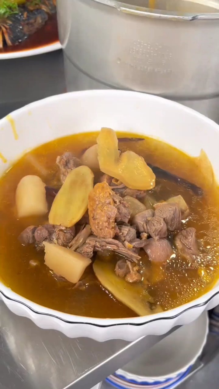 家常酸萝卜老鸭汤做法,暖身又暖胃 #美食vlog #家常菜教程 #跟着快手学做菜