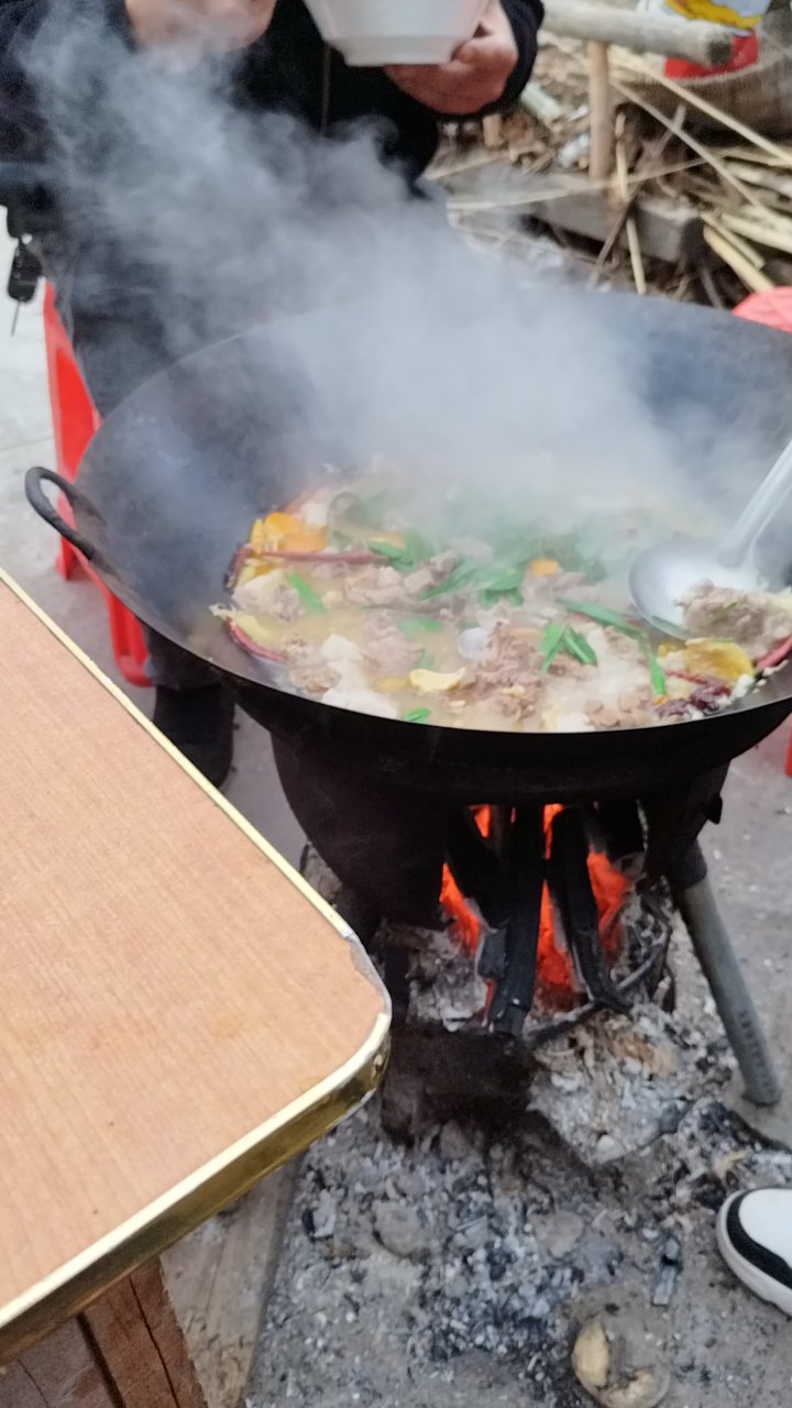 冬至吃羊肉火锅。