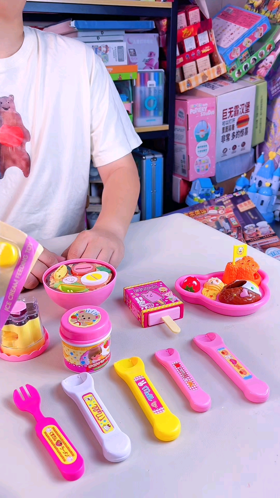 西瓜哥和橘子妹有好多喂食玩具