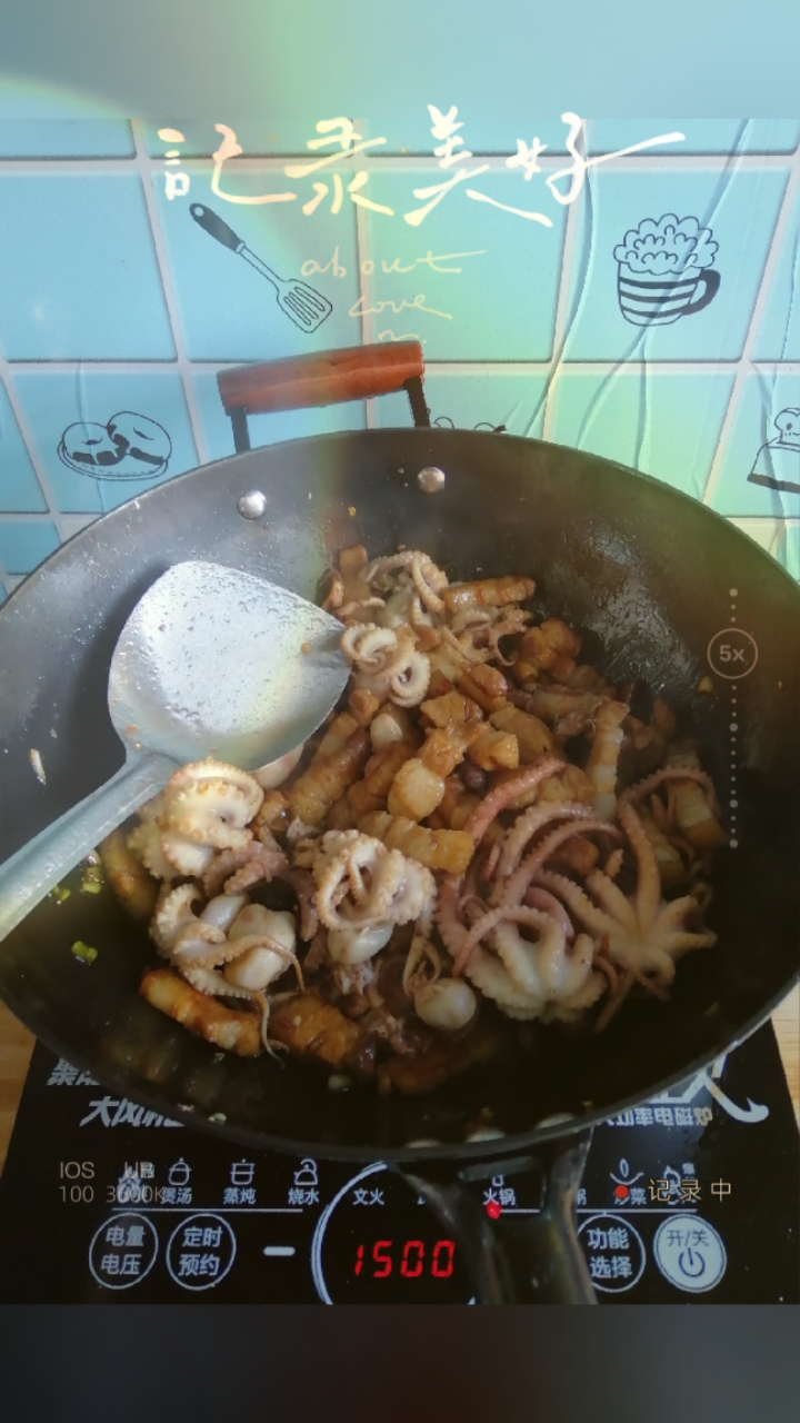 9月13日星期六,财神到放鞭炮,今天中午做个五花肉炖八爪鱼!