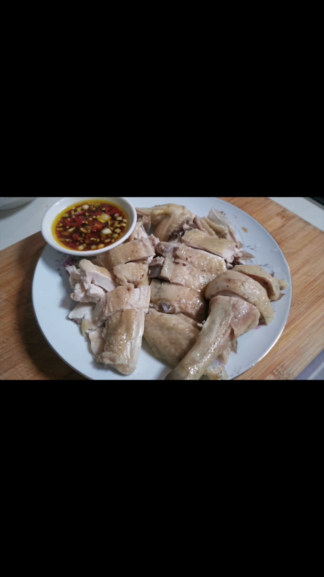 今晚吃白切鸡,简简单单的一餐。