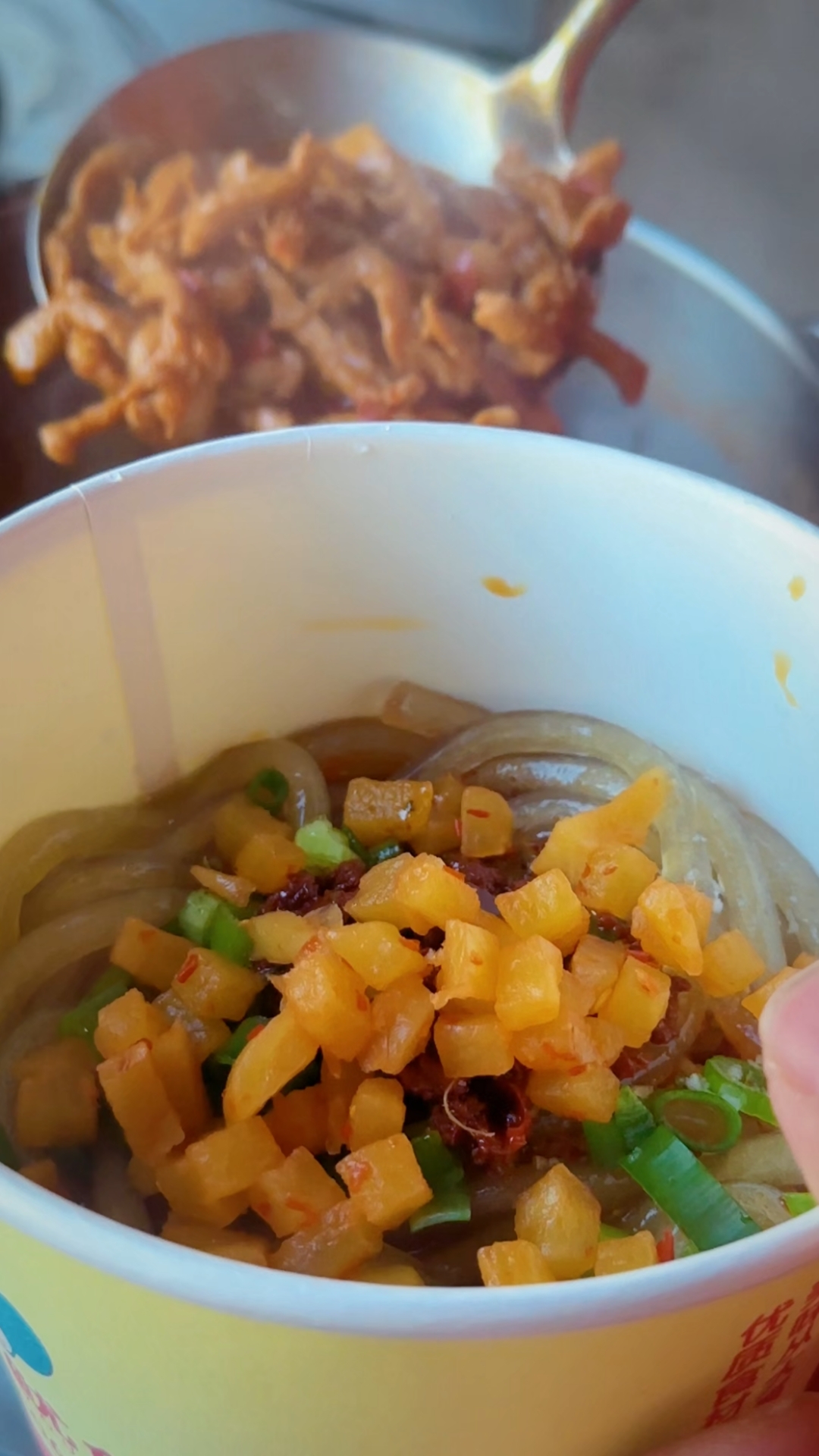 大嘴巴鱿鱼招牌酸辣粉，味道正宗，酸辣鲜爽入魂