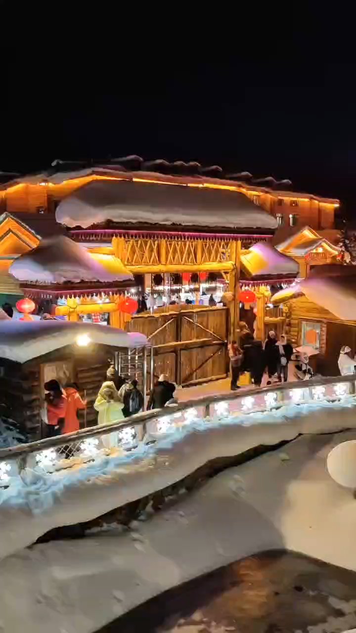 东北风情:花儿与大鹅共舞