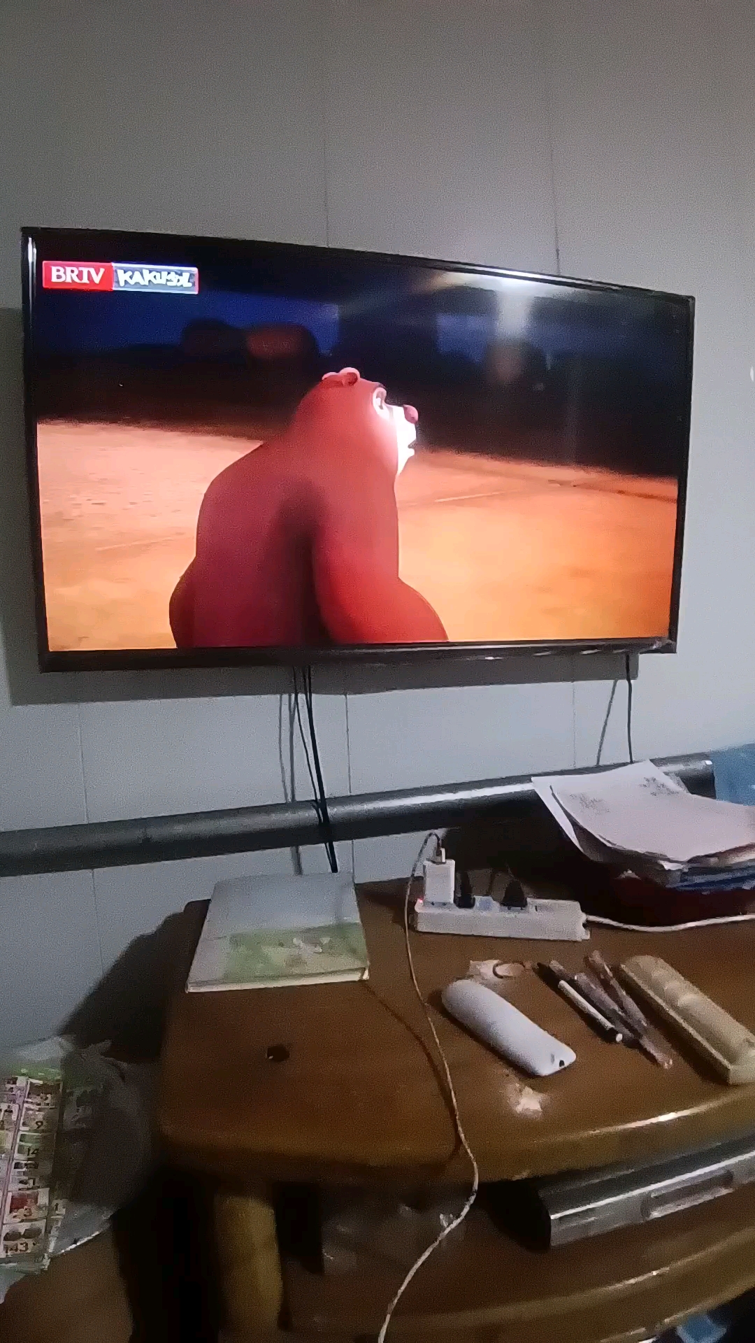 这家餐厅太脏了,光头强气的后悔给五星好评,决定要投诉老板